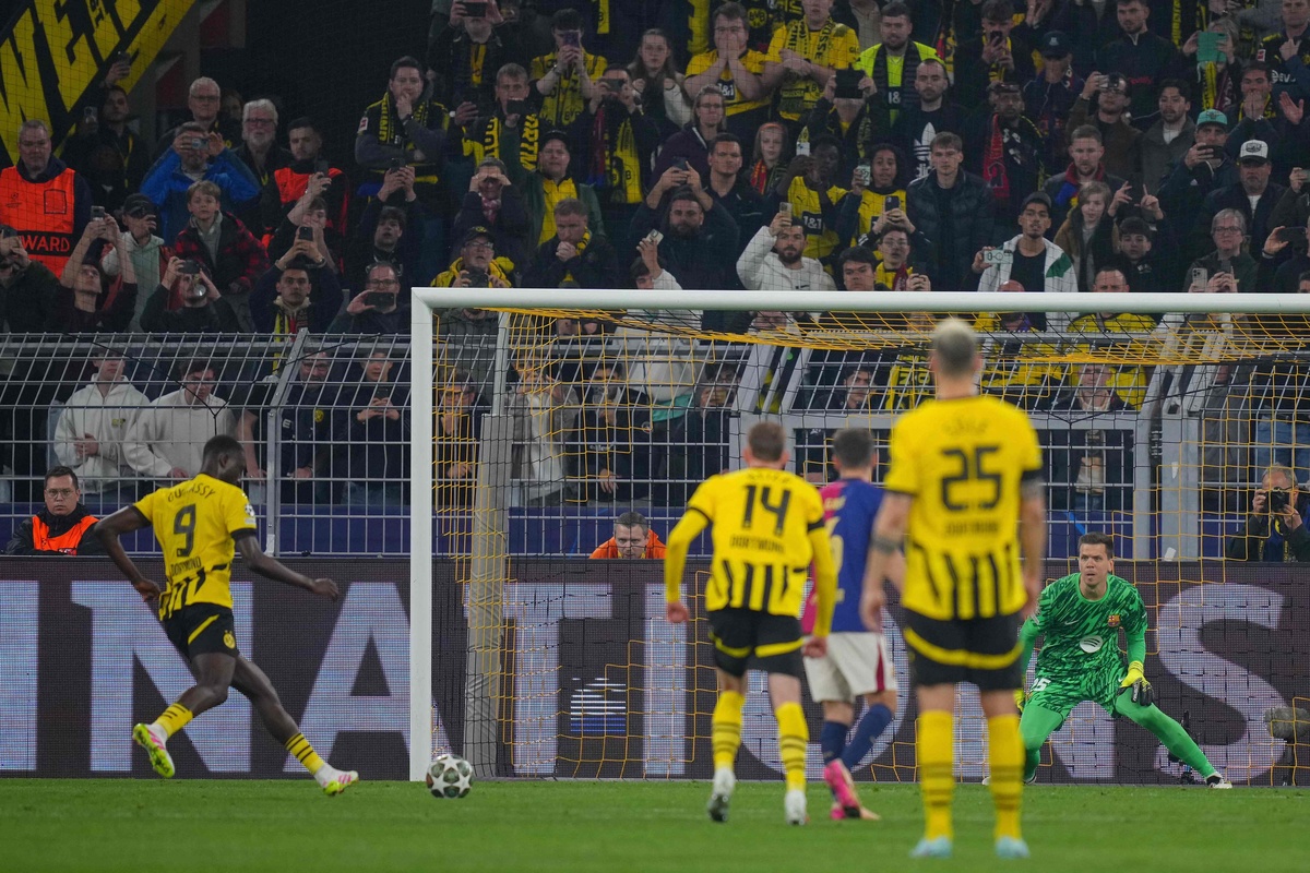 霍芬海姆三球轻取美因茨，客场表现抢眼助力球队获胜的简单介绍