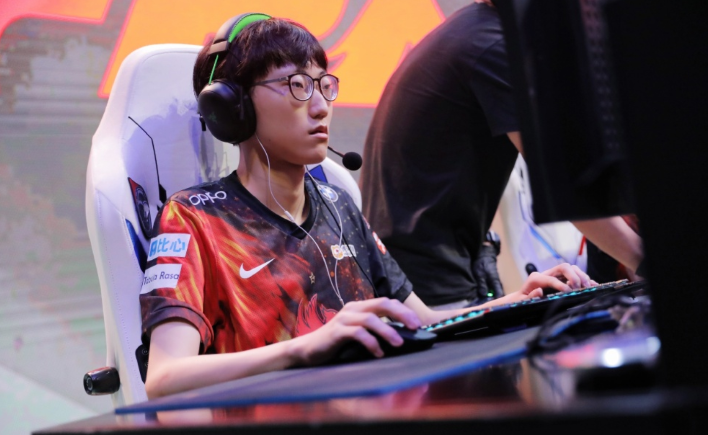 HLE鏖战FPX,ShowMaker打出惊人五杀宿敌对决八强赛,点燃全场激情 HLE鏖战FPX,ShowMaker打出惊人五杀宿敌对决八强赛,点燃全场激情