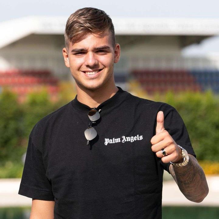 DB电竞App下载入口-卡利亚里阵容调整，引进潜力新星强化中场的简单介绍