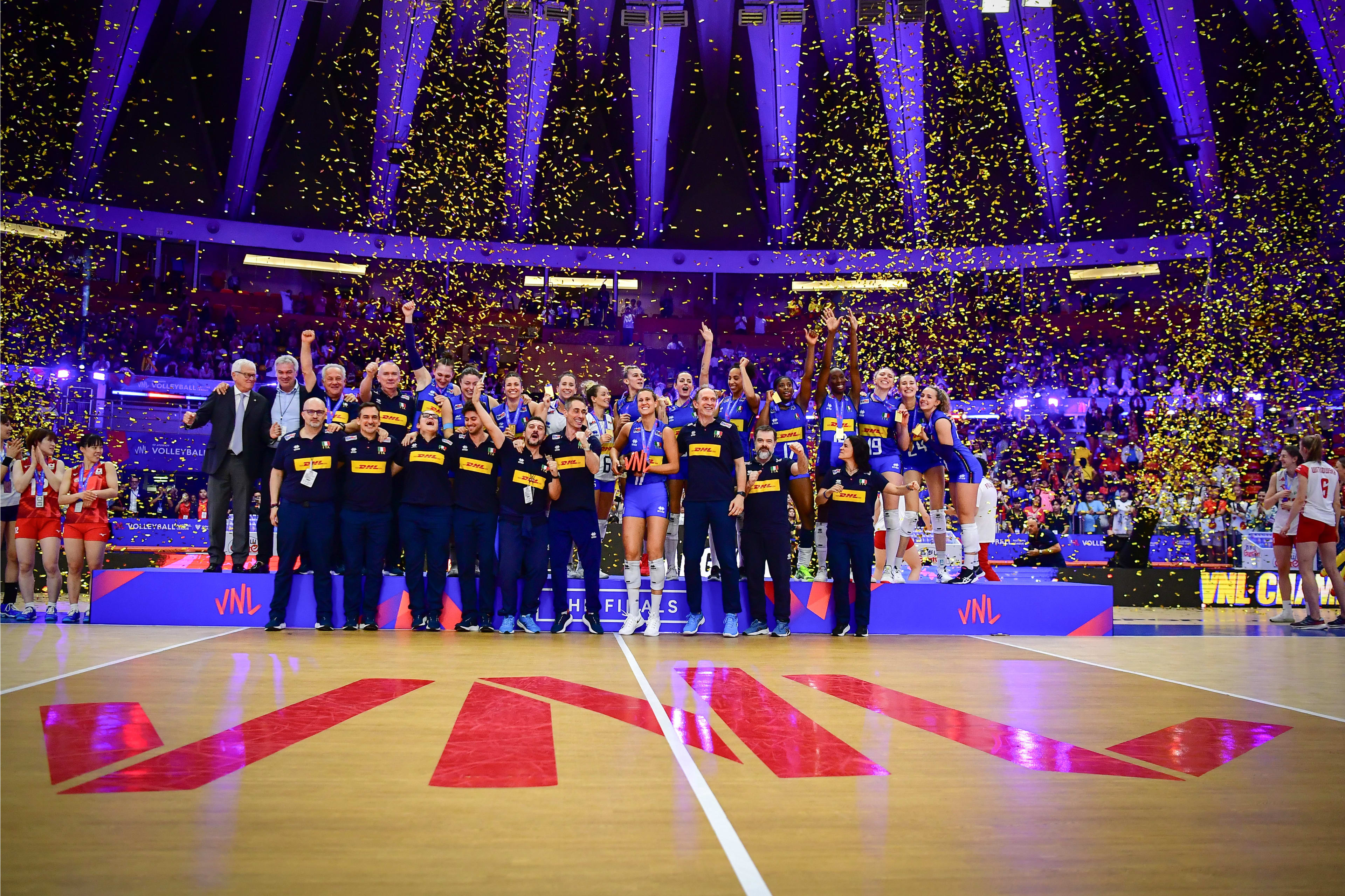 包含欧洲明星篮球队伍备战冠军联赛，精彩纷呈的词条