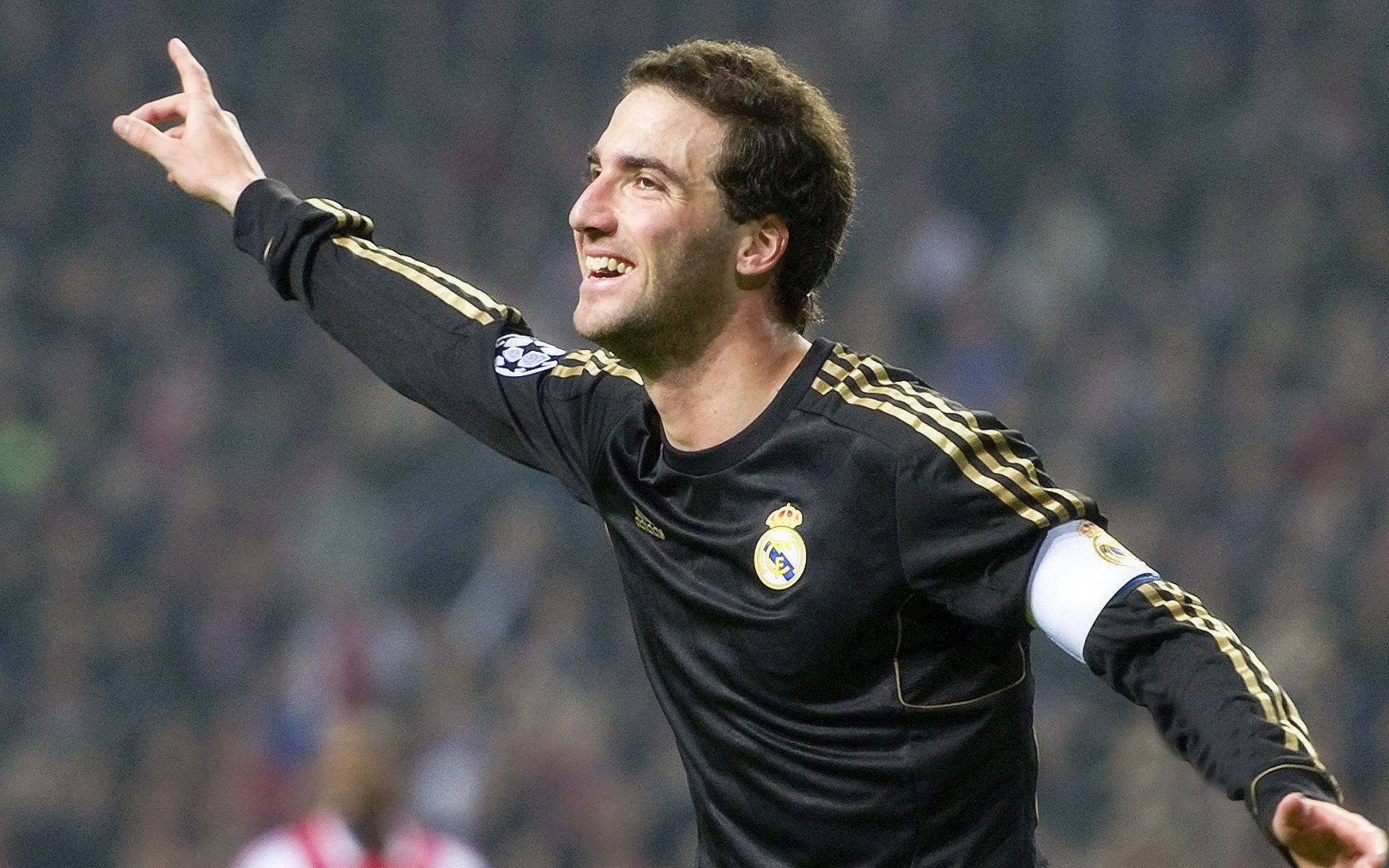 DB电竞平台登录-加维独舞非洲草原，喀麦隆加时鏖战，个人英雄主义照亮晋级之路