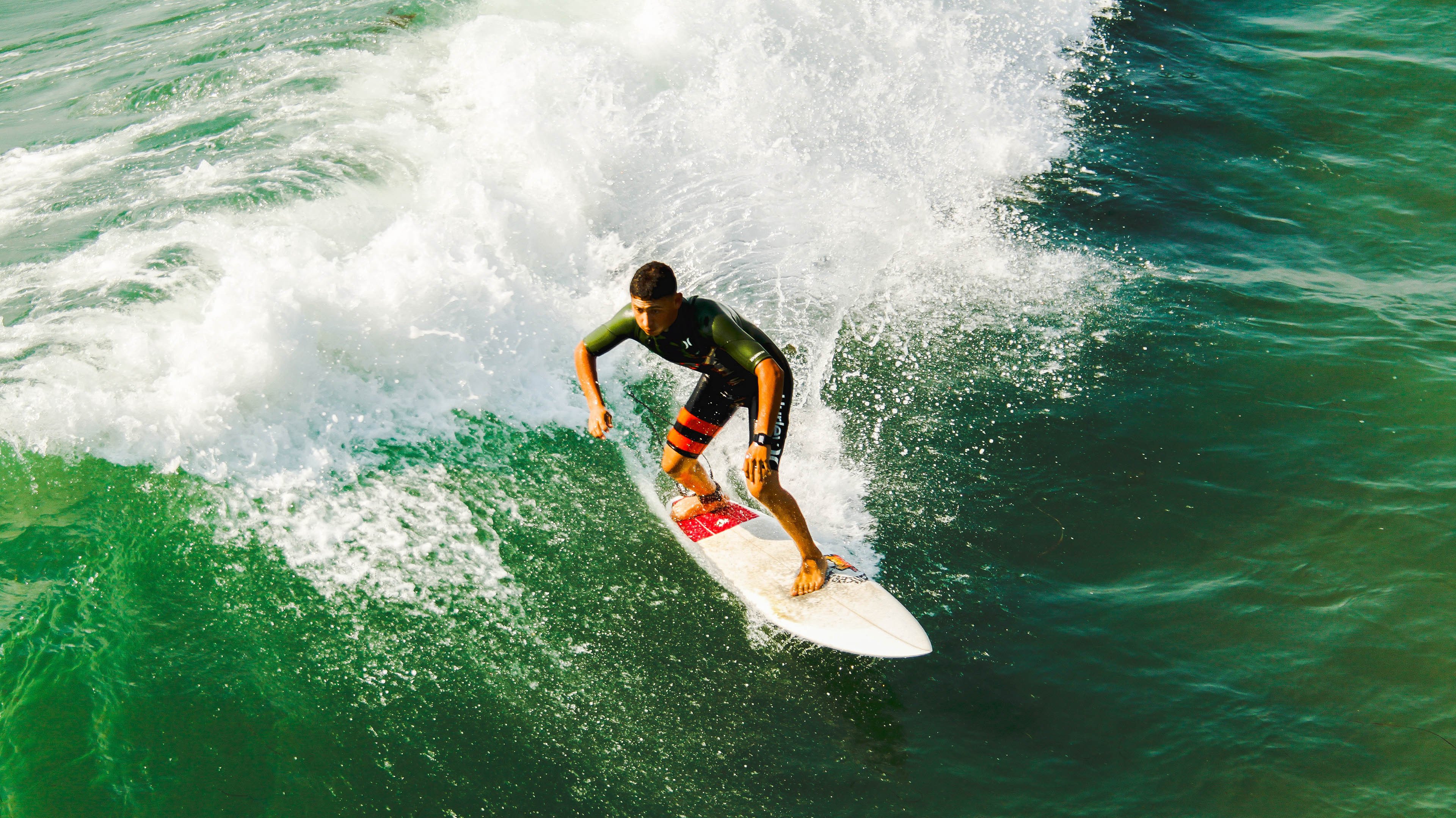 欧冠淘汰赛之夜，斯通斯末节接管比赛